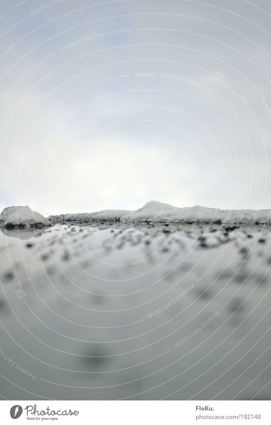 Eisberg vorraus Umwelt Natur Landschaft Urelemente Wasser Wassertropfen Wolken Winter schlechtes Wetter Frost Schnee kalt grau weiß entdecken Klima