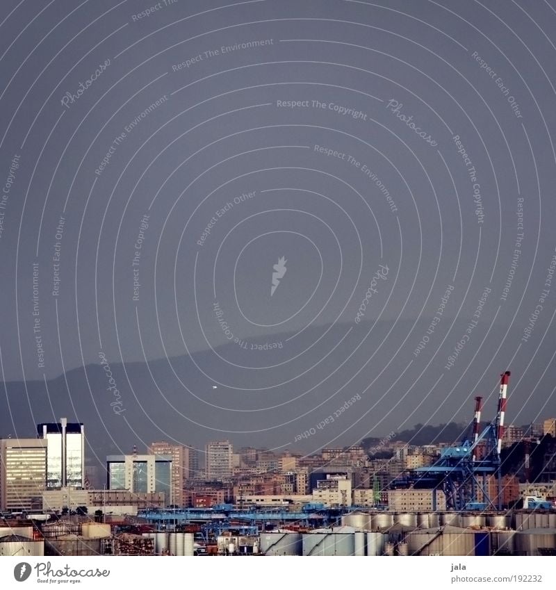 Genua Himmel Sonnenaufgang Sonnenuntergang Sommer Hafenstadt Haus Industrieanlage Fabrik groß Stadt blau Farbfoto Außenaufnahme Textfreiraum oben Abend