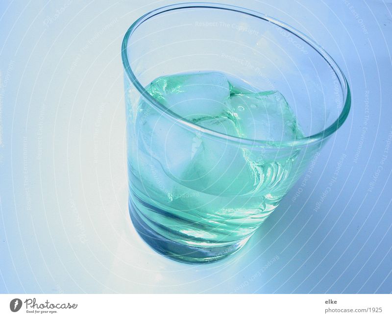 aufeis Eiswürfel Aperitif Getränk Sommer Becherglas Wasserglas Alkohol Erfrischungsgetränk durstlöschend Glas