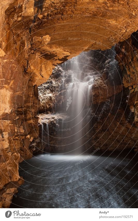 Smoo Cave Ferien & Urlaub & Reisen Tourismus Ferne Meer Insel Schottland Highlands Natur Landschaft Erde Wasser Felsen Küste Bach Wasserfall Höhle Stein