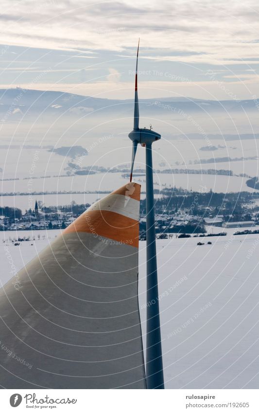 Auf der Spitze Energiewirtschaft Erneuerbare Energie Windkraftanlage Energiekrise Landschaft Luft Himmel Winter Klima Klimawandel Schnee Feld Hügel