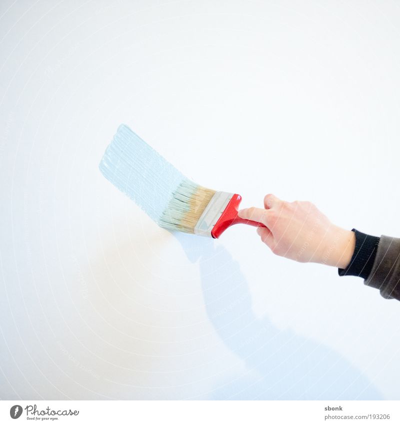 spreadpaint Anstreicher streichen blau rot Pinsel Pinselstrich Farbstoff malen Wand Farbfoto Innenaufnahme