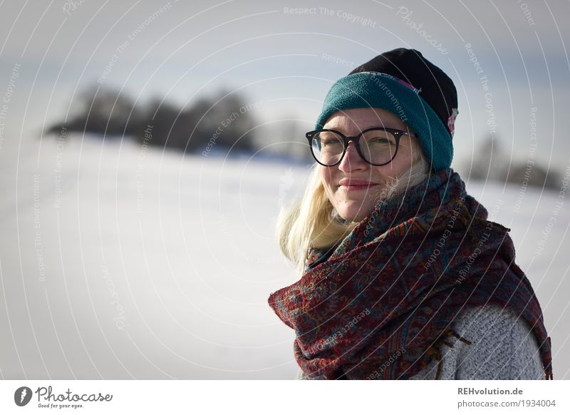 Julia | Junge Frau im Schnee Lifestyle Freizeit & Hobby Mensch feminin Jugendliche Gesicht 1 Umwelt Natur Landschaft Winter Schönes Wetter Brille Schal Mütze