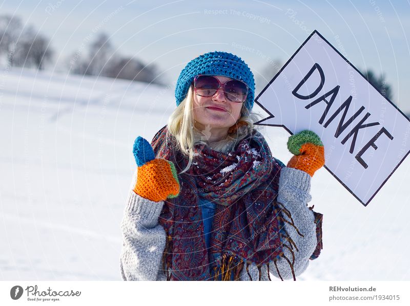 Jule | Danke Mensch feminin Junge Frau Jugendliche Erwachsene 1 18-30 Jahre Umwelt Natur Landschaft Winter Schnee Pullover Sonnenbrille Schal Handschuhe Mütze
