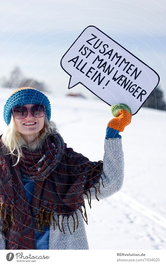 Jule | Zusammen ist man weniger allein Mensch feminin Kopf Gesicht 1 18-30 Jahre Jugendliche Erwachsene Umwelt Winter Schönes Wetter Sonnenbrille Schal