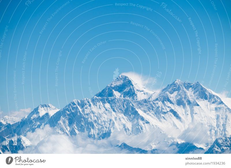 Mount Everest himalaya range aerial view from a plane Natur Landschaft Wolkenloser Himmel Berge u. Gebirge Gipfel Schneebedeckte Gipfel Ferien & Urlaub & Reisen