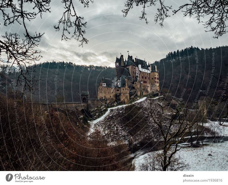 what eltz?! [5] Ferien & Urlaub & Reisen Tourismus Ausflug Sightseeing Winter Schnee Wald Berge u. Gebirge Hunsrück Burg oder Schloss Bauwerk Gebäude alt
