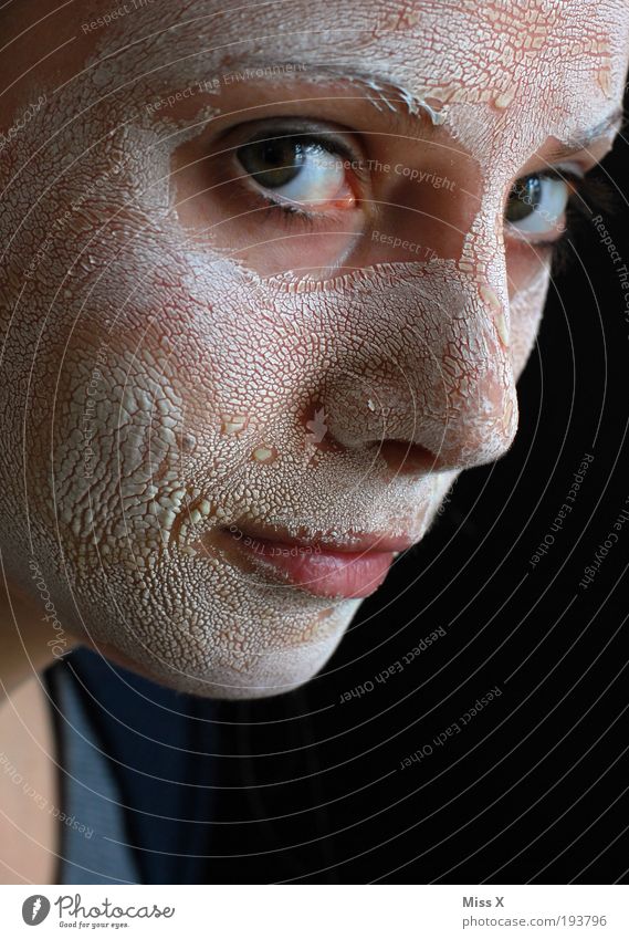 Schuppen? schön Körperpflege Gesicht Kosmetik Wellness feminin Junge Frau Jugendliche Haut 1 Mensch 18-30 Jahre Erwachsene hässlich trocken Maske Farbfoto