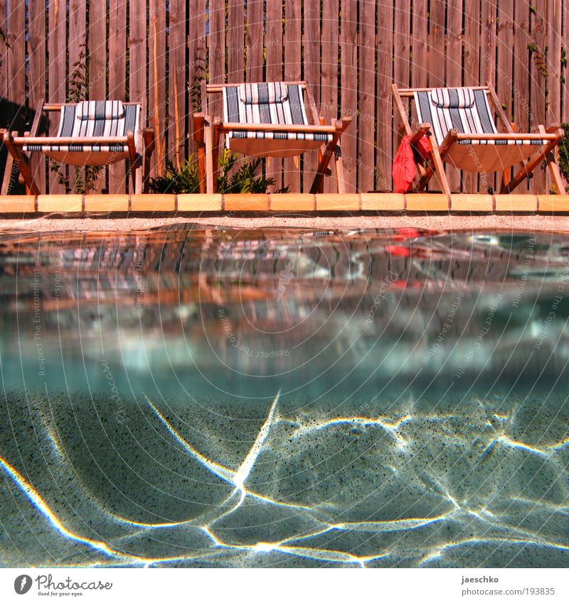 2 Plätze frei Wellness Wohlgefühl ruhig Kur Ferien & Urlaub & Reisen Sommerurlaub Sonnenbad Schönes Wetter Wärme Wellen Schwimmbad Wasser Erholung liegen Glück