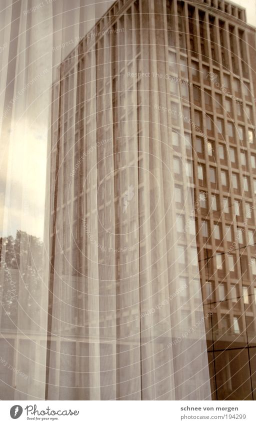 mutzurkultur Köln Stadt Bankgebäude Bauwerk Gebäude Architektur Bürogebäude Denkmal authentisch gigantisch Gedeckte Farben Außenaufnahme Experiment abstrakt Tag