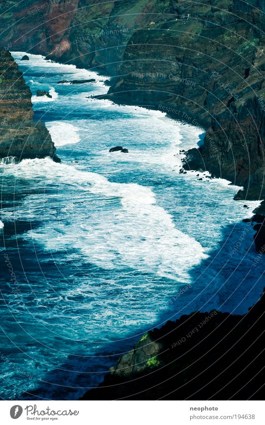 Schaumbad Natur Landschaft Erde Wasser Klimawandel Schönes Wetter Vulkan Wellen Küste Bucht Meer Atlantik Insel La Palma Klippe blau grün rot steil fatal