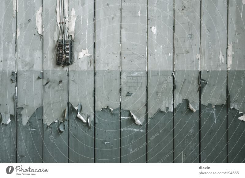 *250* Der Lack is´ ab! Kabel Schalter Technik & Technologie Kunst Kunstwerk Gemälde Mauer Wand Holzbrett Holzwand kaputt grün Verfall Vergangenheit