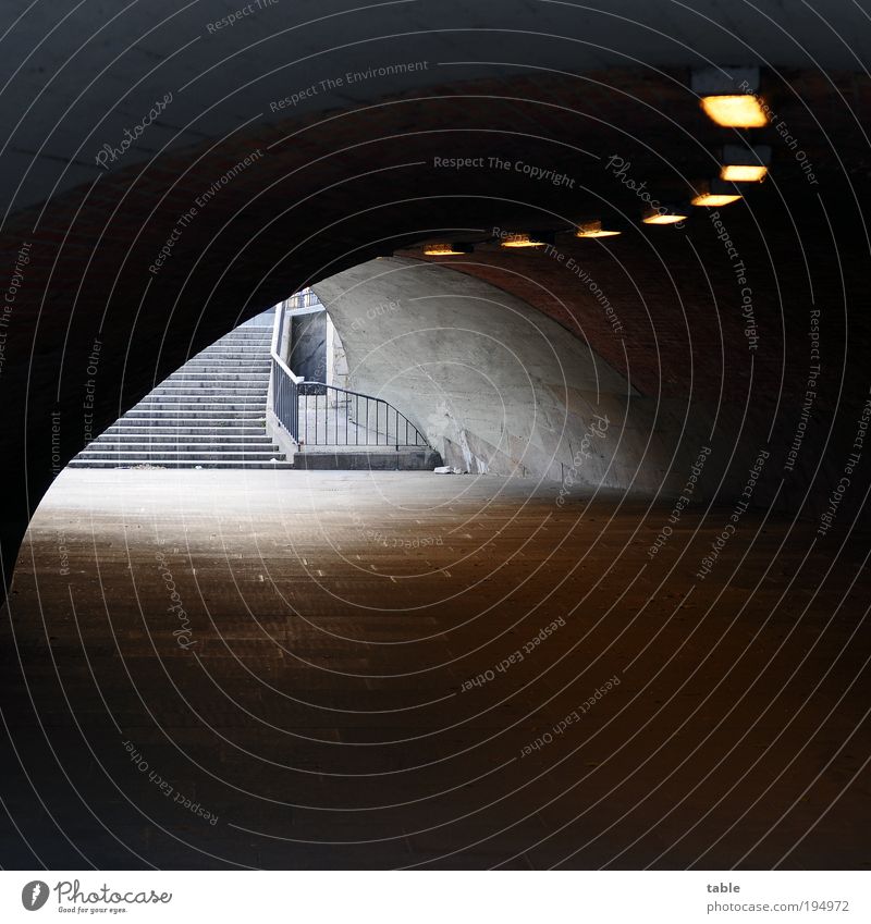 unterführt Stadt Brücke Tunnel Treppe Verkehrswege Fußgänger Wege & Pfade Stein Beton Metall bedrohlich dreckig dunkel kalt trist unten grau schwarz Gefühle