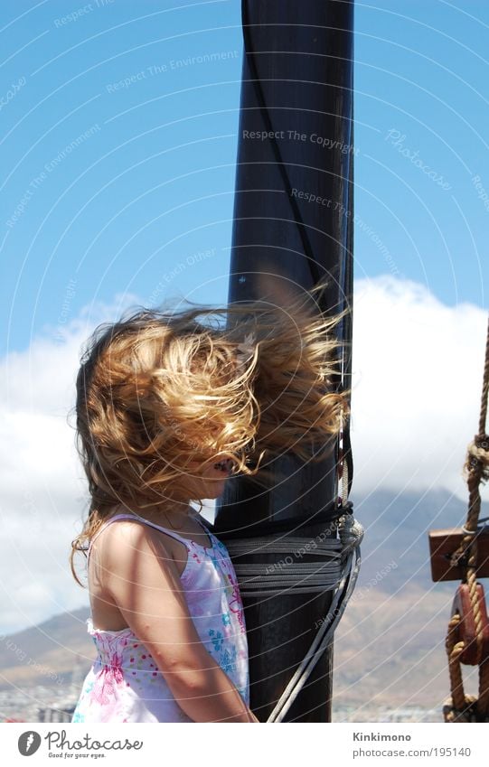 Naturvermummt Ausflug Ferne Kreuzfahrt Kind Mädchen Haare & Frisuren 3-8 Jahre Kindheit Luft Wasser Himmel Schönes Wetter Wind Bootsfahrt Lächeln