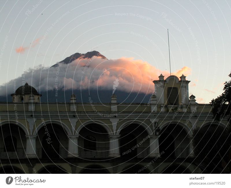 Wolken im Paradies Antigua Guatemala