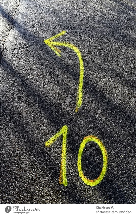 10 links Straße Zeichen Ziffern & Zahlen Graffiti Pfeil leuchten einfach fest trashig gelb schwarz Design einzigartig Farbe Kommunizieren Wegweiser wegweisend