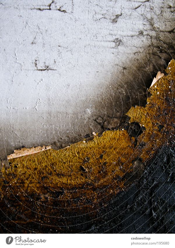 oberflächenbeschädigung Mauer Wand Schifffahrt Beton dunkel trist abstrakt Strukturen & Formen schwarz grau gold verbrannt Schaden Fassade Gedeckte Farben