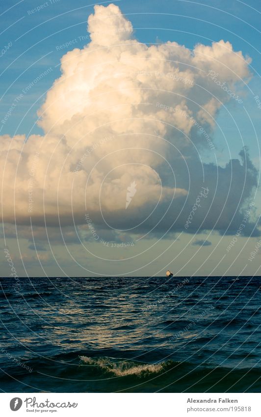Eine Seefahrt... Himmel Wolken Gewitterwolken Horizont Klima Klimawandel Wetter Schönes Wetter Unwetter Wind Sturm Wellen Küste Seeufer Nordsee Ostsee Meer