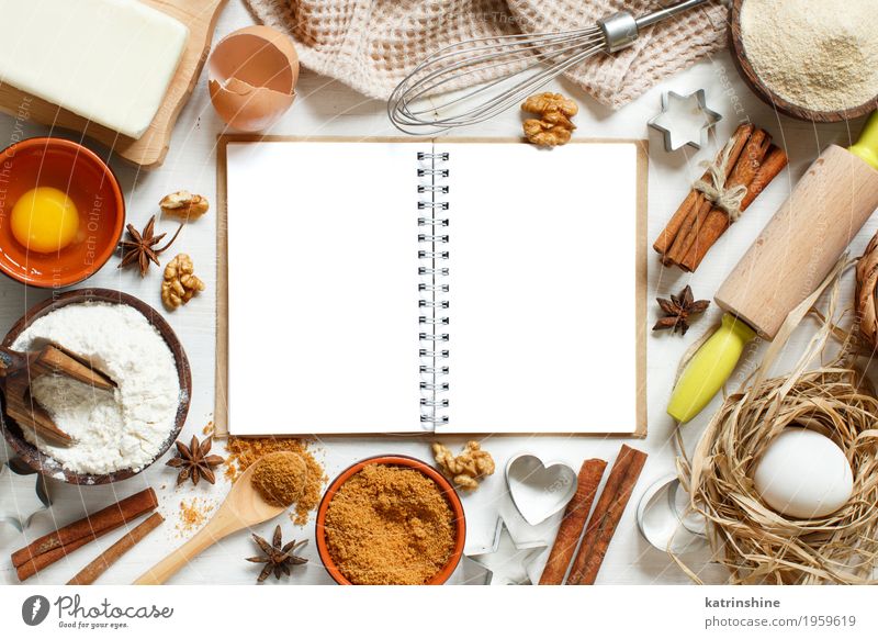 Leeres kochendes Buch, Bestandteile und Geräte für das Backen Teigwaren Backwaren Dessert Kräuter & Gewürze Schalen & Schüsseln Tisch Küche Papier Holz frisch
