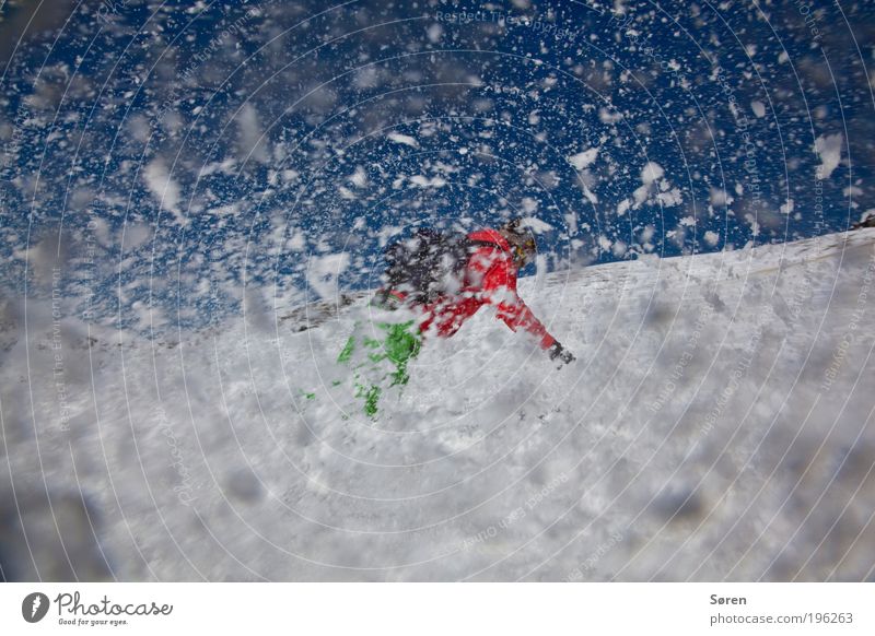 SWOOOOSH! Snowboarder Freude Aktion Kurve turn Spray Weitwinkel shwoosh Schnee Schneefall Skipiste Snowboarding Schneeflocke Kurvenlage 1 Außenaufnahme Farbfoto
