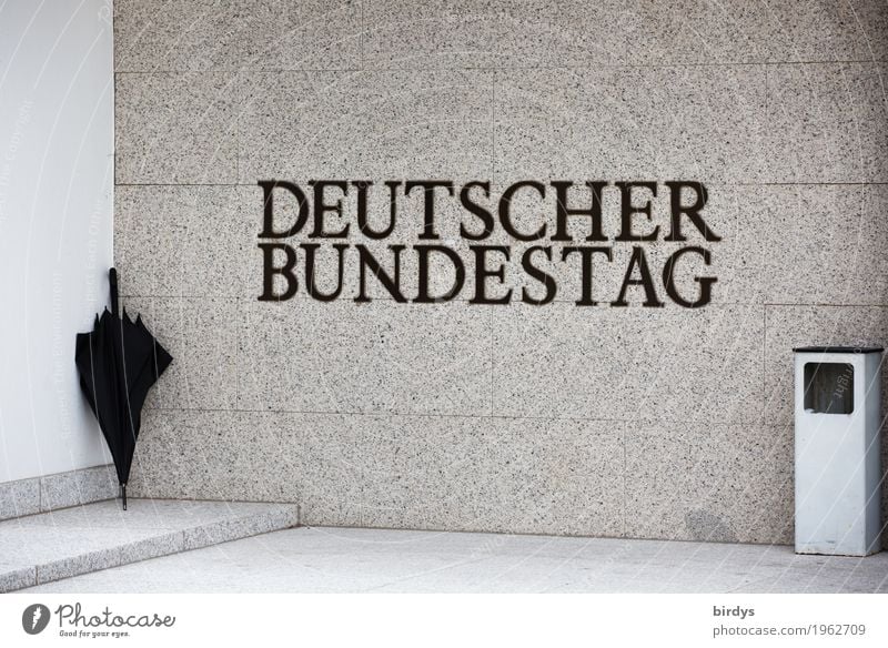 vom Regen in die Traufe Arbeitsplatz Politiker Bonn Deutschland Mauer Wand Treppe Sehenswürdigkeit Deutscher Bundestag Regenschirm Aschenbecher Schriftzeichen