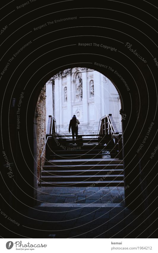 Durchgang ruhig Ferien & Urlaub & Reisen Tourismus Ausflug Abenteuer Sightseeing Städtereise 1 Mensch Venedig Italien Kirche Brücke Tunnel Treppe Fassade