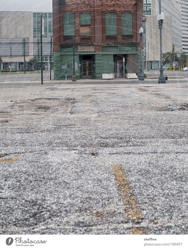 Tristesse New Orleans USA Stadtzentrum Menschenleer Ruine Gebäude Straße authentisch dunkel historisch kaputt Verzweiflung Verbitterung Einsamkeit inner city