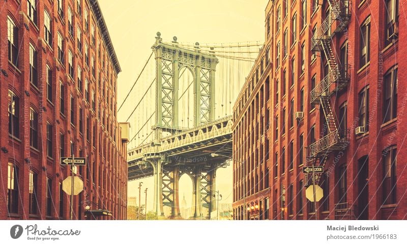 Retro stilisiertes Foto von Manhattan Bridge Ferien & Urlaub & Reisen Sightseeing Städtereise New York City USA Kleinstadt Stadt Stadtzentrum Brücke Gebäude