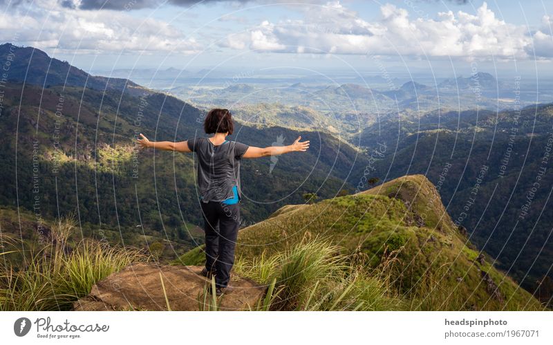 Auf dem Gipfel des Adam's Peak Leben Meditation Tourismus Ausflug Abenteuer Ferne Freiheit Expedition Berge u. Gebirge wandern Klettern Bergsteigen Yoga feminin