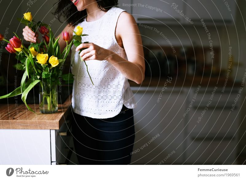 Blumenstrauß_1969561 feminin Junge Frau Jugendliche Erwachsene Mensch 18-30 Jahre 30-45 Jahre Duft Dekoration & Verzierung Floristik Blumenhändler Rose Tulpe