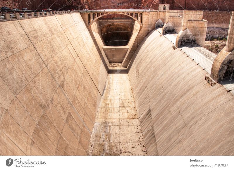 hoover dam II Tourismus Sightseeing Industrie Energiewirtschaft Technik & Technologie Fortschritt Zukunft Wasserkraftwerk Tunnel Mauer Wand Sehenswürdigkeit