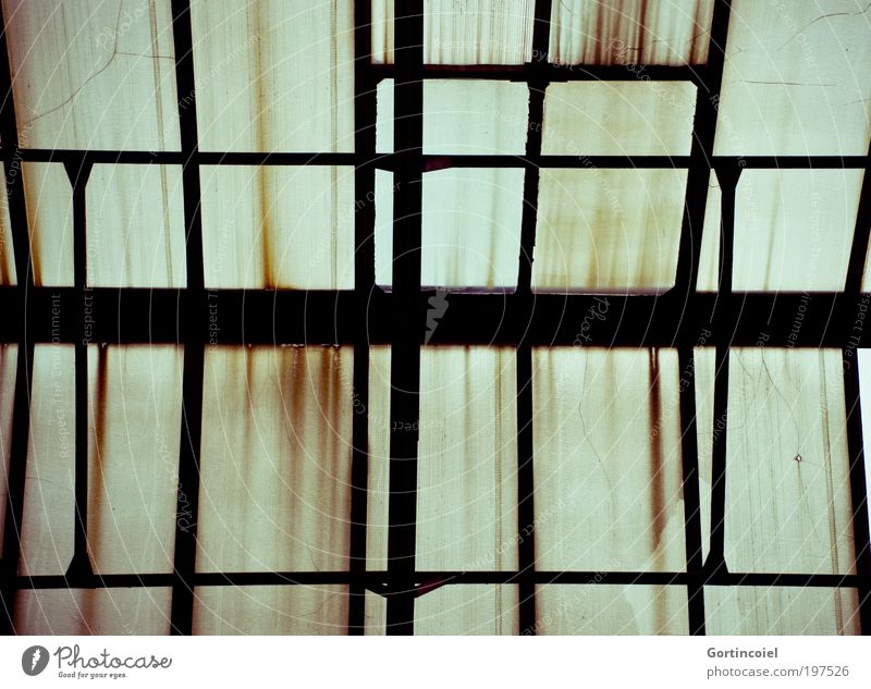 Konstruktion [LUsertreffen 04|10] Industrieanlage Fabrik Ruine Bauwerk Gebäude Architektur Dach alt Verfall Vergänglichkeit Stab Balken Dachgebälk Dachfenster