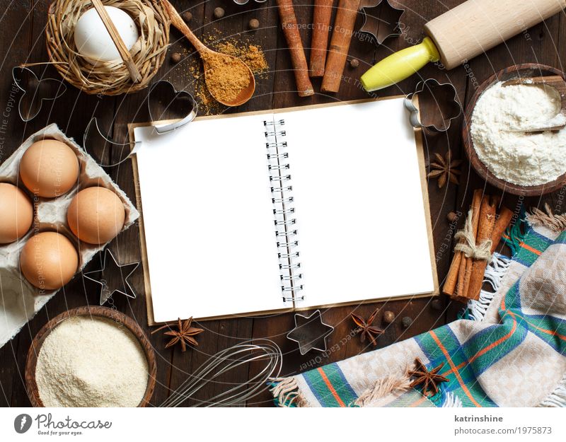 Leeres kochendes Buch, Bestandteile und Draufsicht der Utensilien Lebensmittel Milcherzeugnisse Getreide Teigwaren Backwaren Brot Dessert Kräuter & Gewürze