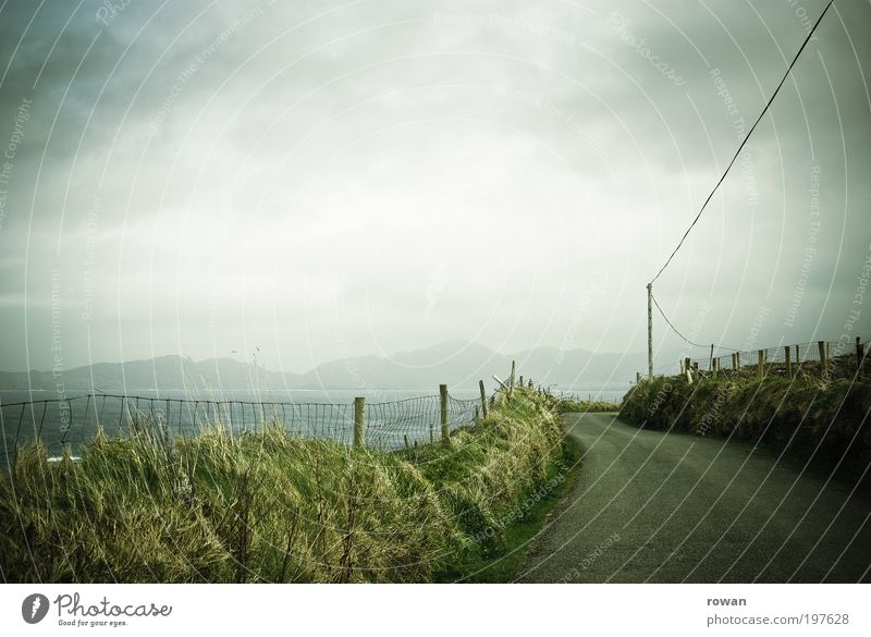 unterwegs in Irland Umwelt Natur Landschaft Wolken Gewitterwolken Wetter Wind Nebel Regen Sträucher Berge u. Gebirge Küste Meer Ferien & Urlaub & Reisen Straße