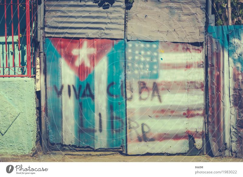 Echt Kuba Freiheit Städtereise Kultur Wärme Stadtrand Hütte Tor Zeichen Graffiti Fahne alt Armut dreckig kaputt rebellisch retro Stolz Verfall Vergangenheit