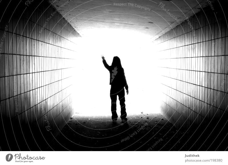UnAnfassbar Wissenschaften 1 Mensch Himmel Sonnenlicht Tunnel Fußgänger Engel berühren leuchten außergewöhnlich Unendlichkeit hell Gefühle Optimismus Mut