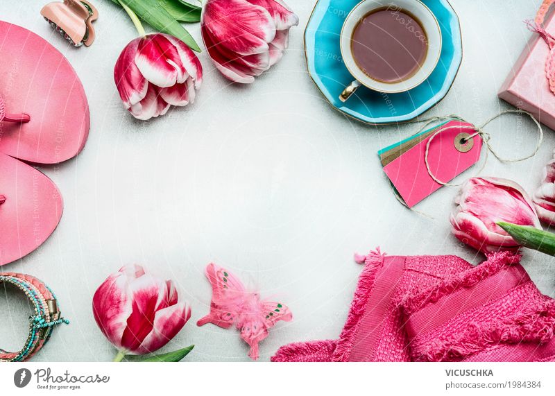 Frühjahr Frauen Arbeitstisch mit Tulpen Getränk Kaffee Lifestyle kaufen Reichtum Stil Design Freude Freizeit & Hobby Häusliches Leben Innenarchitektur