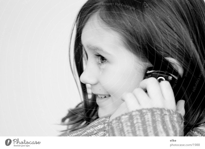 ein schwätzchen halten Kind Mädchen Handy Telefon Telefongespräch