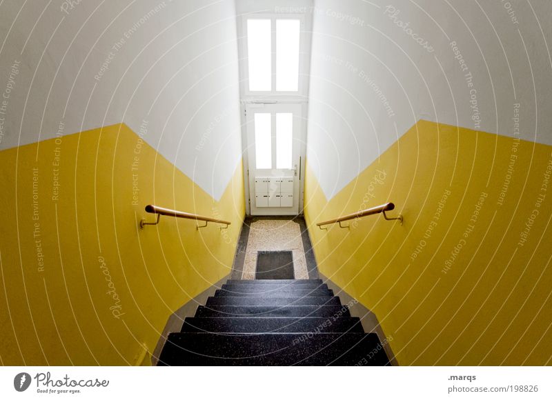 Haustür Lifestyle Design Häusliches Leben Wohnung Innenarchitektur Treppe Briefkasten Treppengeländer Eingangstür Architektur leuchten ästhetisch groß gelb