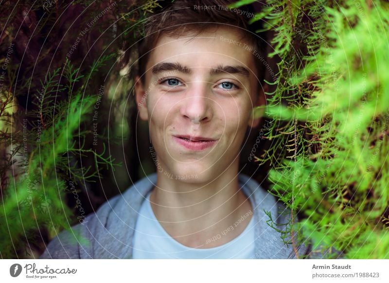 Porträt im Busch Lifestyle Stil Freude schön Leben harmonisch Wohlgefühl Zufriedenheit Sinnesorgane Erholung Mensch maskulin Junger Mann Jugendliche Gesicht 1