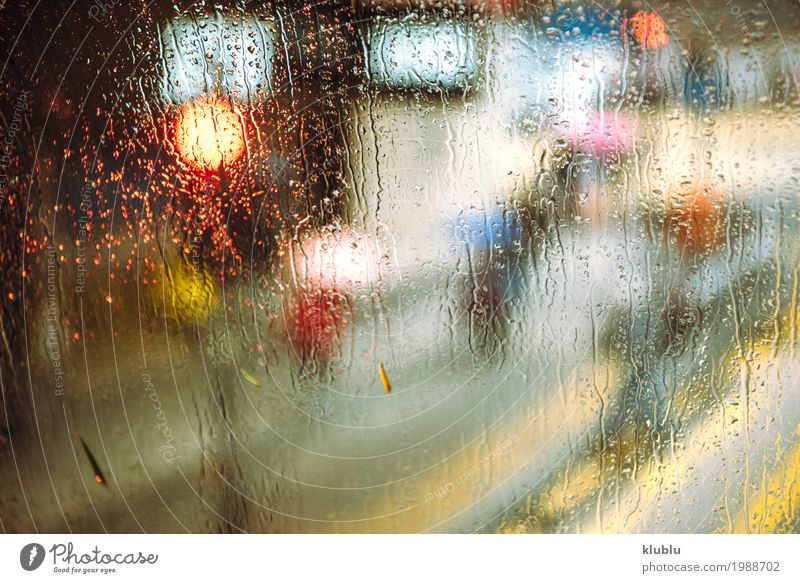 Verschiedene Fahrzeuge im Stau durch das regnerische Busglas Marmelade Leben Ferien & Urlaub & Reisen Wetter Regen Verkehr Straße PKW Bewegung modern nass