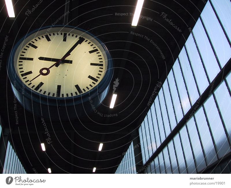 fünf_nach_neun Uhr Bahnhofsuhr Zeit Zifferblatt Elektrisches Gerät Technik & Technologie Zeitmesser