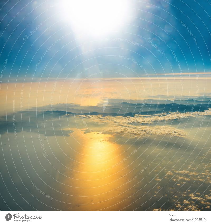 Luftaufnahme des Sonnenuntergangs auf dem Himmel mit Sonnenstrahlen Ferien & Urlaub & Reisen Sommer Meer Umwelt Natur Landschaft Wasser Erde nur Himmel Wolken