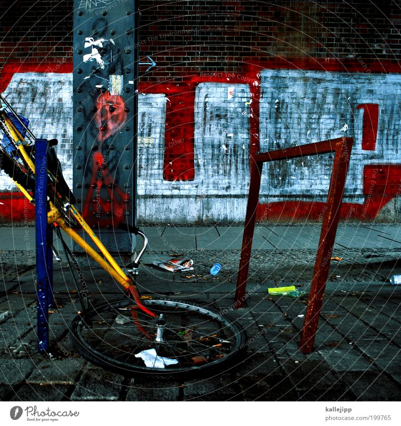auf dem weg in den fahrradhimmel Jugendkultur Subkultur Fahrrad Graffiti Pfeil Wut Ärger Frustration Rache Aggression Gewalt Hass Fahrradständer Abstellplatz