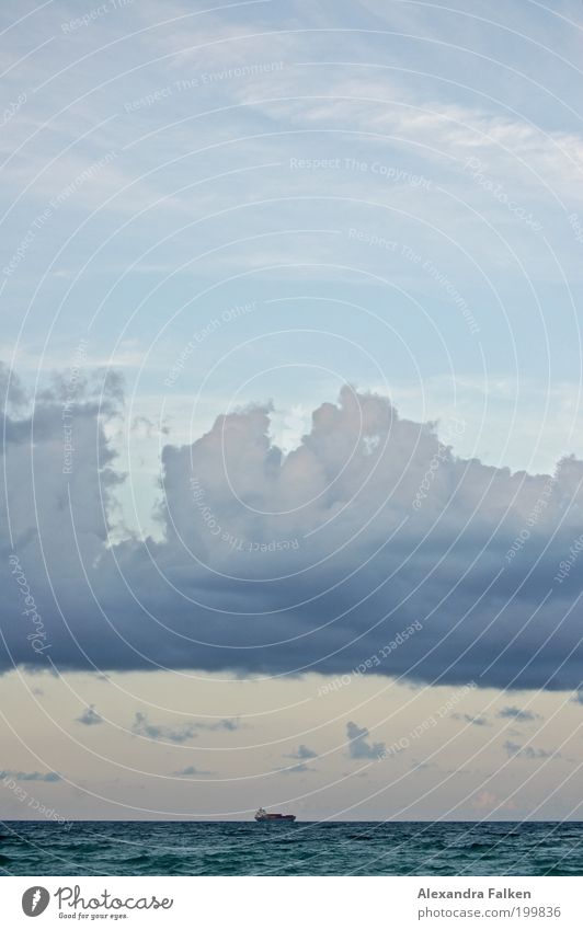 Die Wolken gehören zur Erde, nicht zum Himmel * Waldemar Bonsels Küste Nordsee Ostsee Meer ästhetisch See Wasserfahrzeug Schifffahrt Frachter Wolkenhimmel