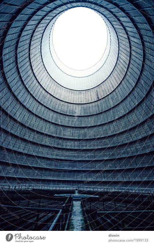 inside the cooling tower [12] Energiewirtschaft Kernkraftwerk Kohlekraftwerk Energiekrise Menschenleer Turm Bauwerk Architektur Kühlturm gigantisch groß hoch
