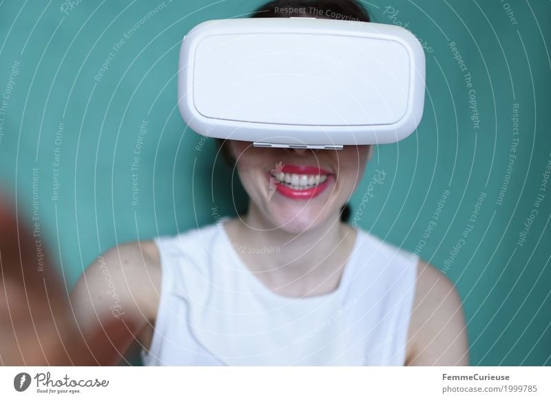 Virtuelle Realität (14) feminin Junge Frau Jugendliche Erwachsene Mensch 18-30 Jahre erleben Technik & Technologie VR-Brille Virtual-Reality-Brille