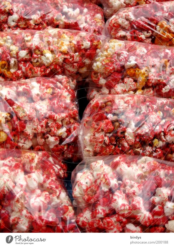Red Hot Chilli Popcorns Lebensmittel Süßwaren Kunststoffverpackung glänzend süß rot weiß Lebensfreude Popkorn Plastiktüte verpackt künstlich Tüte Chili