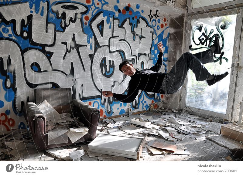 If You Fall Hard... harmonisch maskulin 1 Mensch 18-30 Jahre Jugendliche Erwachsene Mauer Wand Papier Graffiti fallen fliegen springen frei verrückt Stimmung