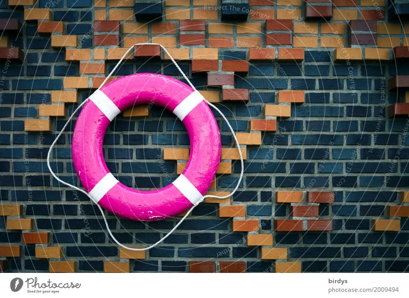 Rettet vor Ertrinken Mauer Wand Backsteinwand Rettungsring hängen maritim positiv rund braun grau rosa Sicherheit Verantwortung Design Hilfsbereitschaft Stil